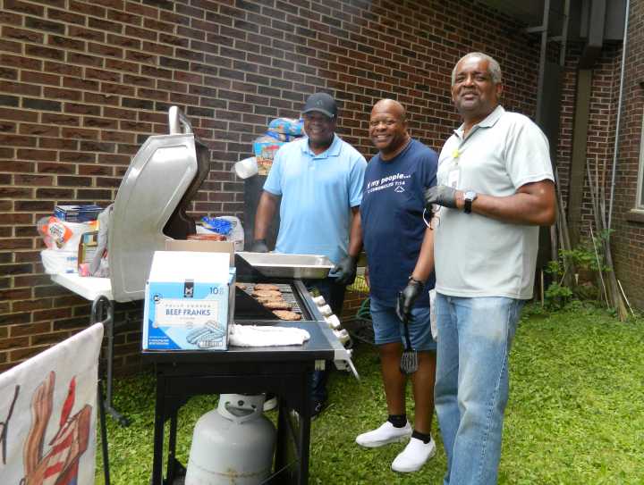 Yadkin House neighbors treated to cookout to support and uplift community