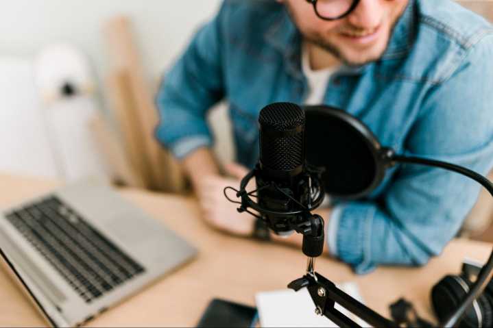 Así es como mi podcast se convirtió en mi herramienta de marca más poderosa (y cómo puedes comenzar el tuyo)