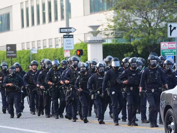 “¿Qué harán para acabar con esta locura?”, activistas cuestionan que redadas de ICE en Los Ángeles violan políticas de “ciudad santuario”