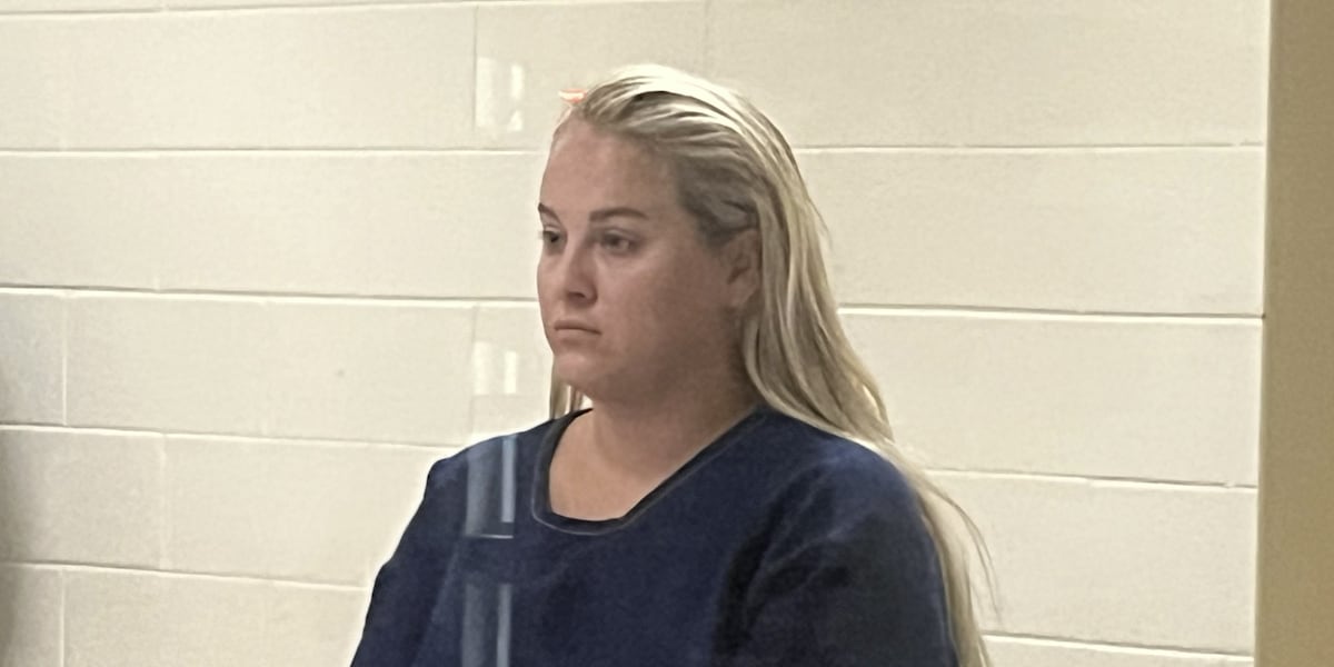 Mother of victim of lewd texts by Manatee teacher says school blamed her son