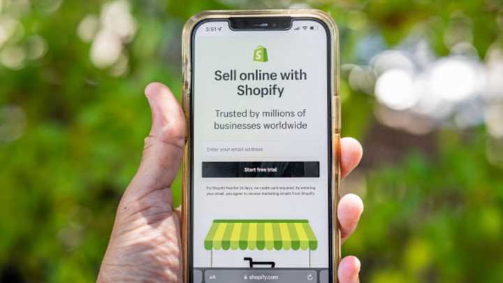 Wells Fargo calls this e-commerce stock an 'under