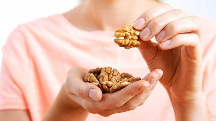 Walnuts Up Insulin Response, Cut Gut Permeability in Obesity