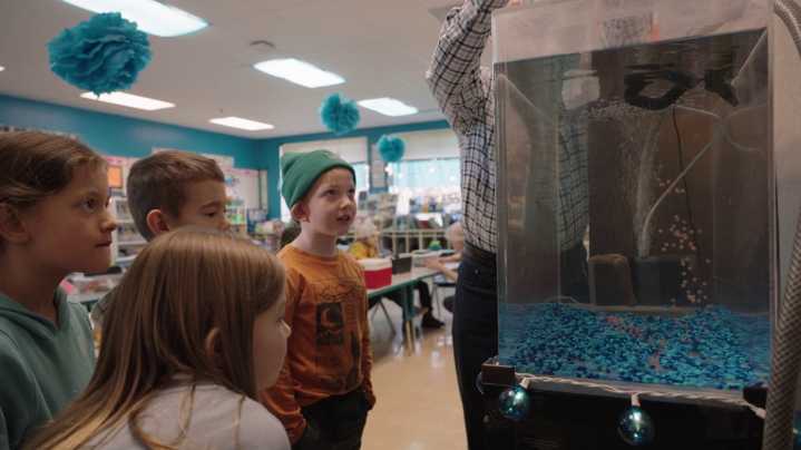 Kids learn the lifecycles of Oregon rainbow trout