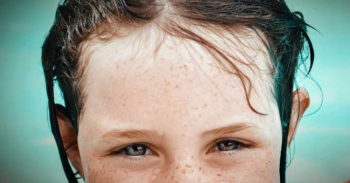 'Your Aeroplane' Parenting Rule For Keeping Kids Safe At Pools