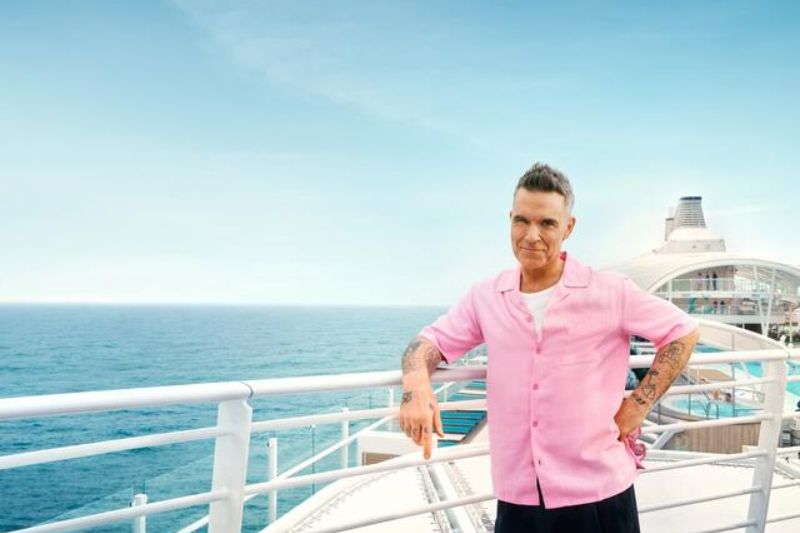 Robbie Williams Stars in New Campaign for Mein Schiff Relax