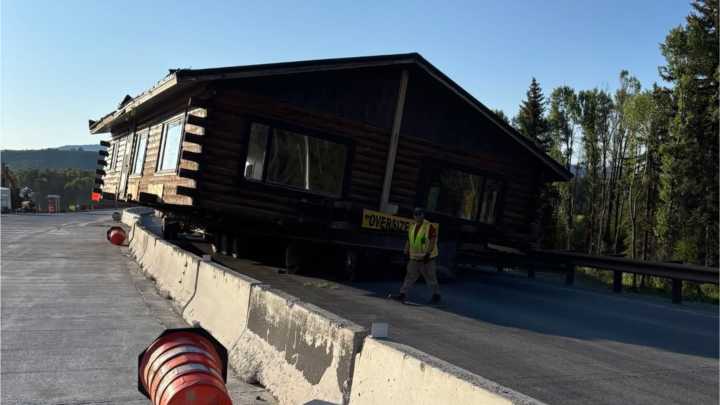 WYDOT: Cabin transport causes traffic delays