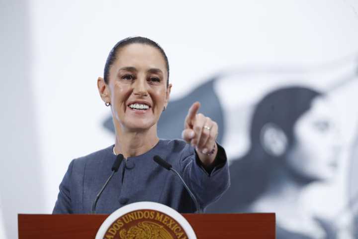 México admite que “no hay fecha” para reanudar exportaciones de ganado a EE.UU. por plaga