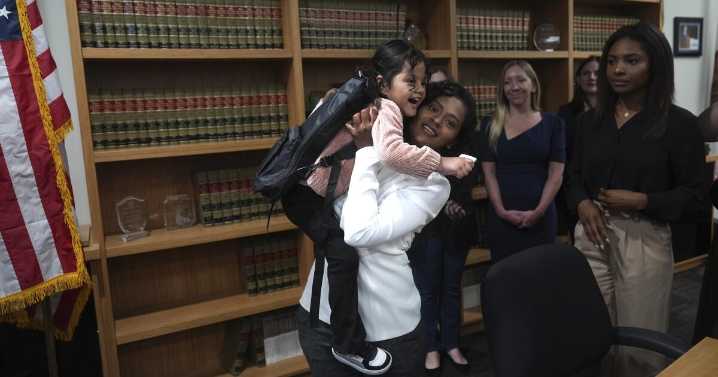Niña mexicana recibe permiso humanitario para continuar tratamiento vital en EEUU, según abogados