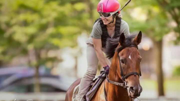 Jockey Jacky Davis injured in Finger Lakes race; community rallies for her recovery