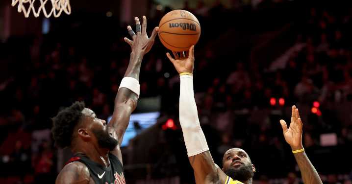 Blazers and Lakers Should Come Together on a Deandre Ayton Deal