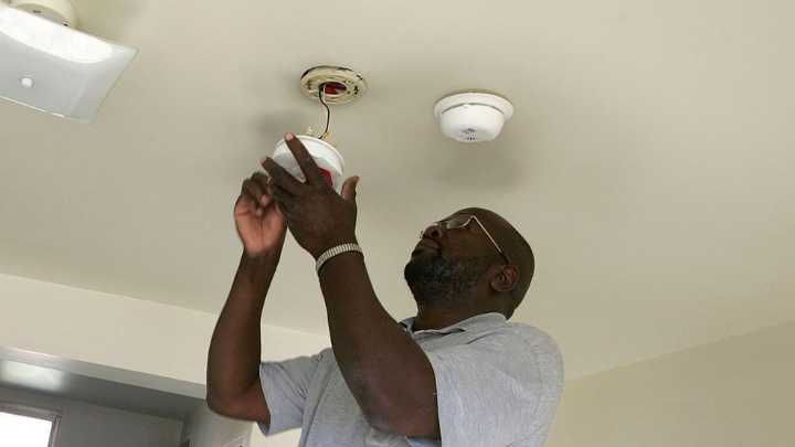 Smoke and carbon monoxide alarms recalled for failure to notify in case of emergency