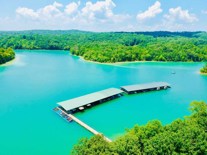 The "Maldives" Of Tennessee Has Beautiful Beaches And Crystal