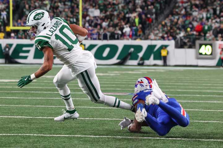Jets can still avoid making a massive mistake by trading veteran receiver