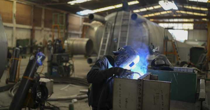 México evalúa medidas para proteger su industria ante nuevos aranceles de EEUU al acero y aluminio