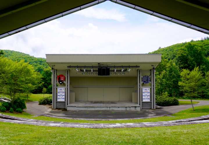 Blue Ridge Parkway Forced To Evacuate Folk Art Center Due To Suspicious Banned Item