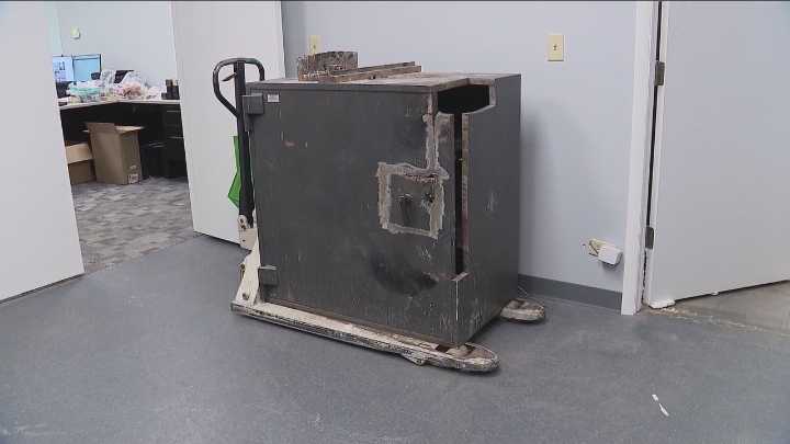 Cook County jewelry store heist: Thieves get away with $1M in merchandise