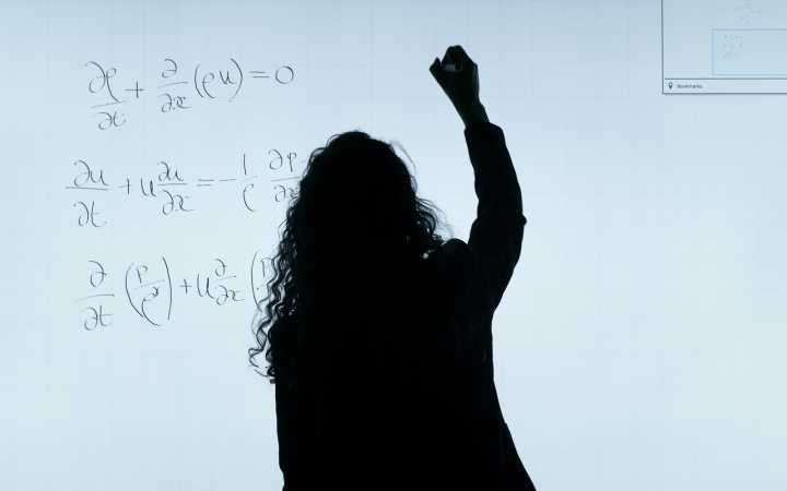 Otorgan permanencia a 775 maestros del sistema público