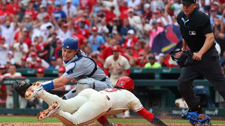Nolan Arenado's ninth-inning RBI double lifts the Cardinals over the Dodgers 2