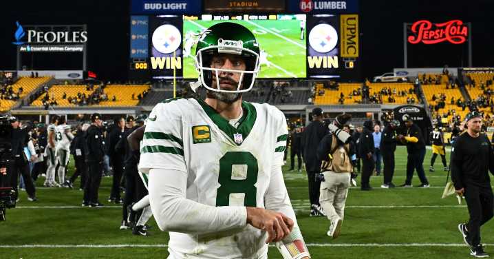 Reactions to Aaron Rodgers Signing with Steelers Ahead of Mini