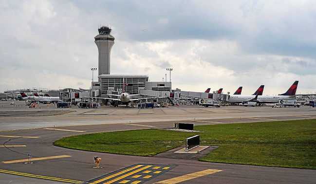 Bomb threat deplanes Spirit Airlines flight at Detroit Metro Airport