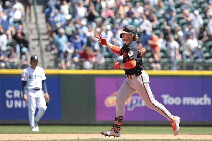 Giants’ Ray strikes out 9 Padres, improves to 8