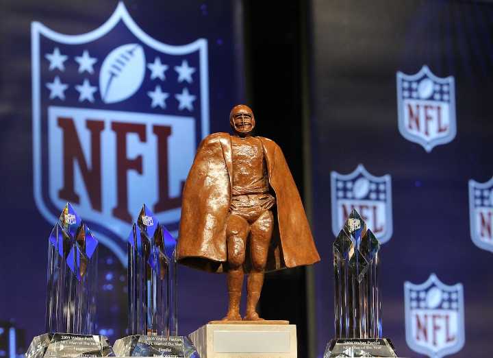 NFL Super Bowl champion who modeled Walter Payton award trophy has died