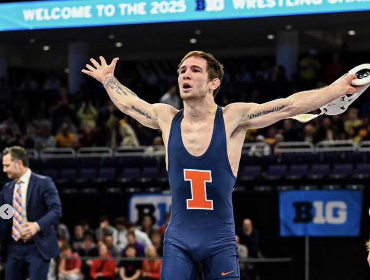 NCAA Wrestling Champion Sends Strong Warning to Rivals Ahead of Return 2025 NCAA Wrestling Champion at 133 pounds won a nail-biting 3-2 double-tiebreaker win, solidifying his place in Illinois history