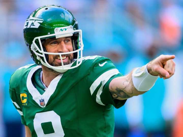 Aaron Rodgers informs Pittsburgh Steelers he plans to sign