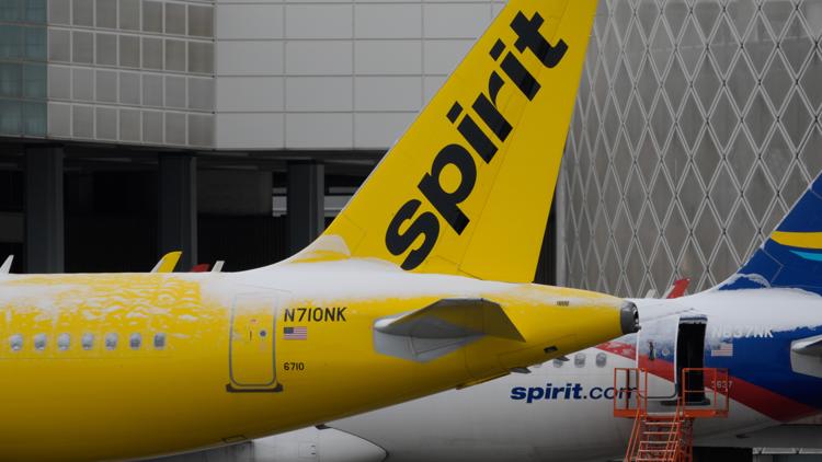Detroit man charged in false bomb threat to delay flight to LA