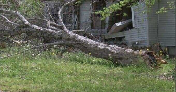 Olmsted Mayor Pleads for Aid as Dilapidated Homes Overwhelm Town