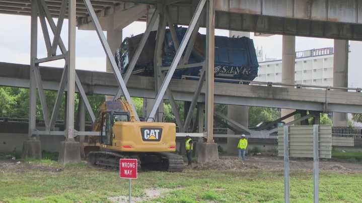 Garbage truck blocking I-10 Ramp has been removed after nearly 3 weeks