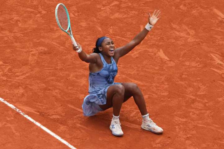Coco Gauff defeats top-ranked Aryna Sabalenka in 3 sets to win her first French Open title