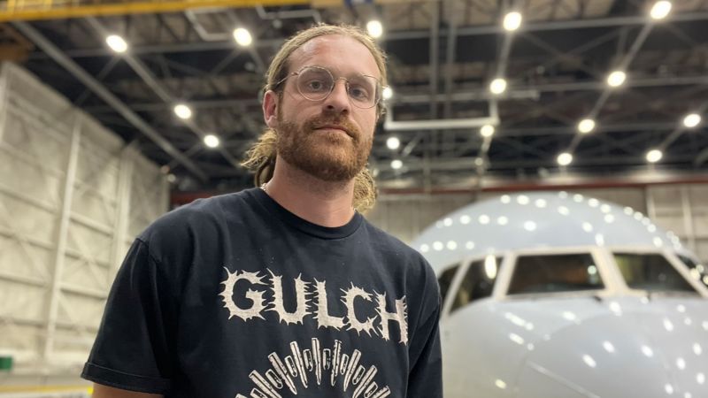 The aircraft mechanic using social media to make flying