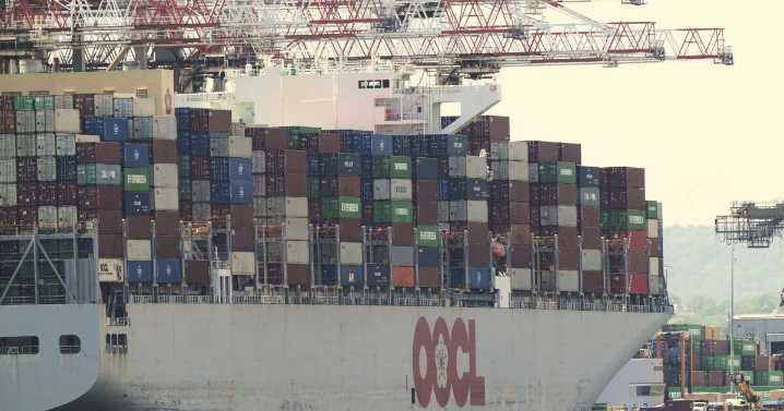 Another appeals court pauses ruling that blocked Trump's tariffs