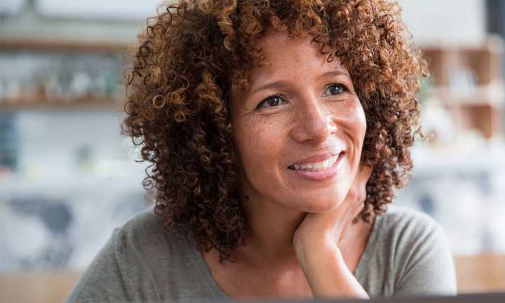 Age & Dark Spots Are Tricky To Treat — 3 Natural Ways The Pros Do It
