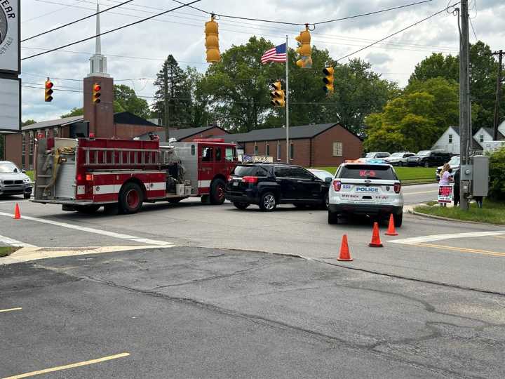 Car accident backs up traffic on Bears Den Road, Canfield Road