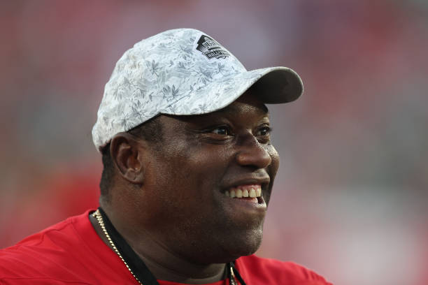 Warren Sapp Ditches Colorado Duties as New Major Career Move Announced Warren Sapp exits Colorado coaching role to pursue major new career opportunity, marking a new shift in his professional path. Pa