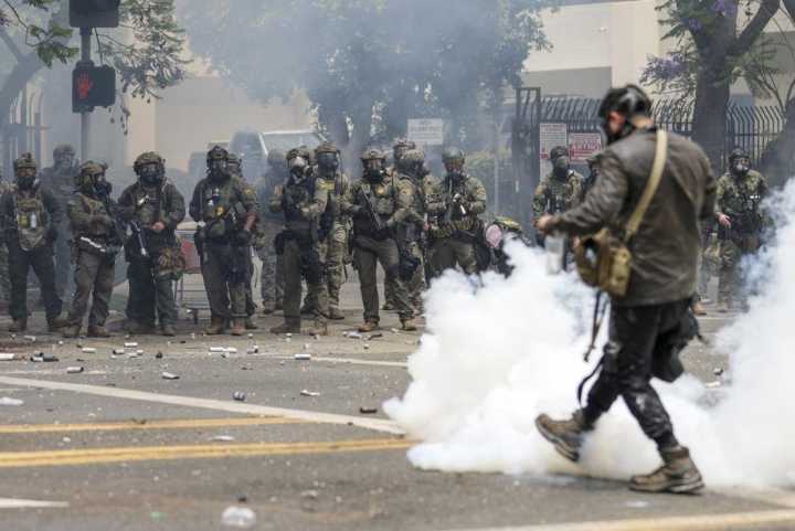 Trump orders National Guard to Los Angeles amid ICE raid protests
