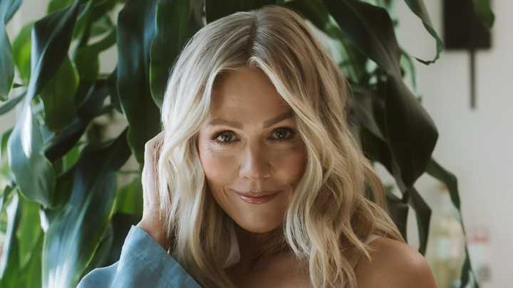 Beverly Hills, 90210 star Jennie Garth shows off six-pack abs in her ‘first underwear shoot at 53’ and feels ‘sexy’ – The US Sun