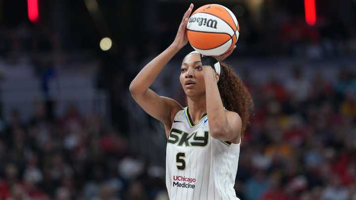 Where to watch the Fever vs. Sky matchup tonight for free