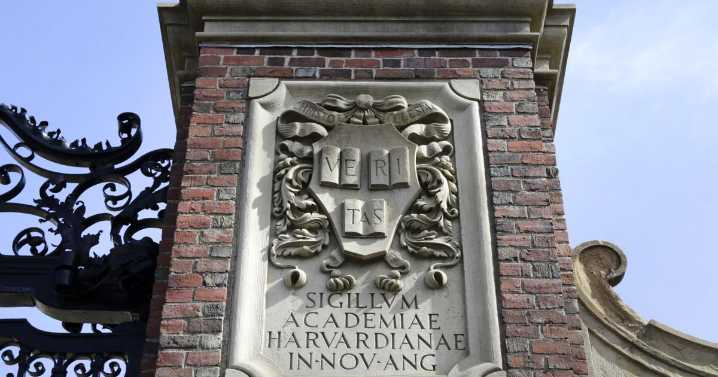 Juez suspende temporalmente el veto más reciente de Trump a estudiantes extranjeros de Harvard