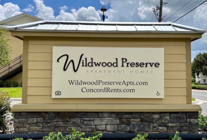 Restaurant kitchen manager found slumped over steering wheel at apartment complex