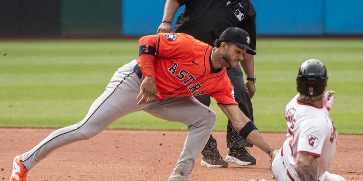 Astros take lead on wild pitch and defeat Guardians 5