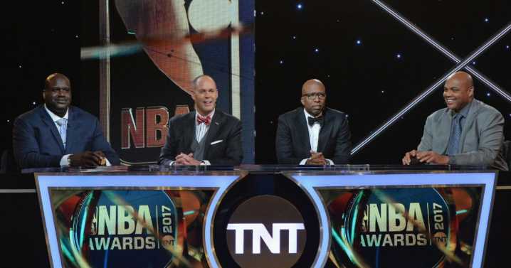 Kenny Smith, Shaq challenge ESPN with NSFW callout during NBA on TNT goodbye: 'We ain't coming to f**k around'