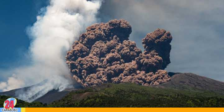 Italia: Volcán Etna entró en erupción este lunes