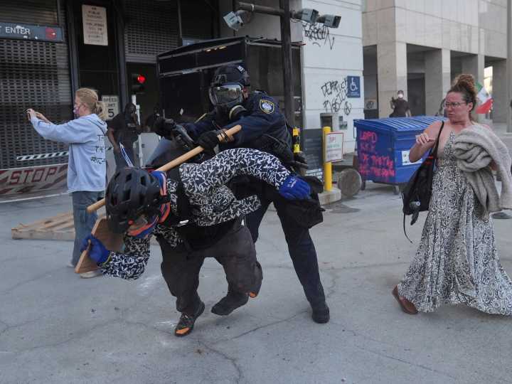 US police, protesters clash in Los Angeles following immigration raids
