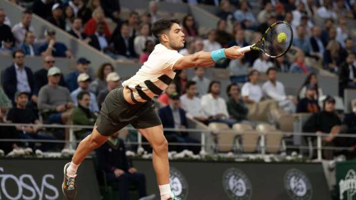 Carlos Alcaraz returns to French Open final after foe retires