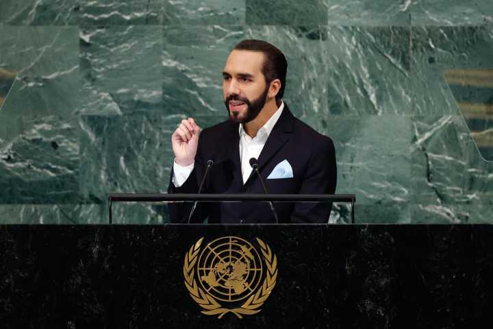 Bukele asegura que le tiene «sin cuidado» que lo llamen «dictador»