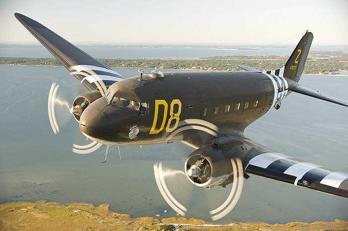 American Airpower Museum’s WWII Douglas C-47 Scenic Flight Experience