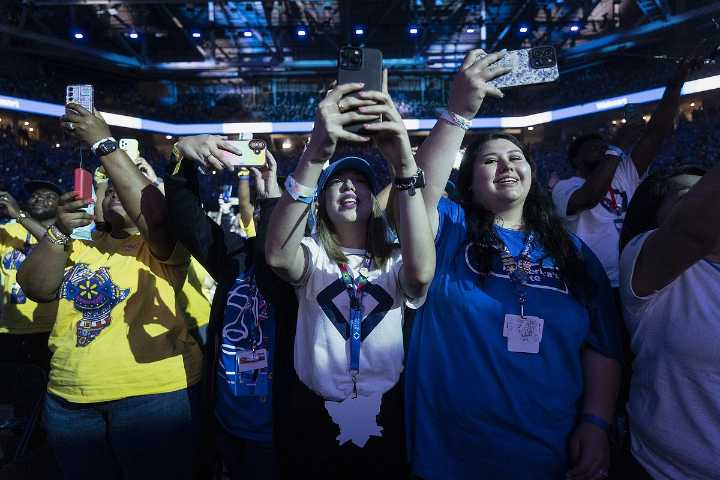 Walmart celebration features emcee Jimmy Fallon, The Killers